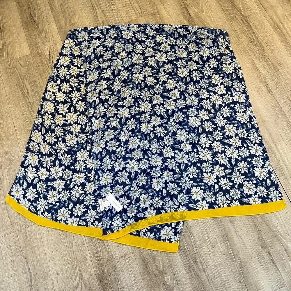 NWT Charming Charlie Blue and Yellow Floral Daisies Scarf